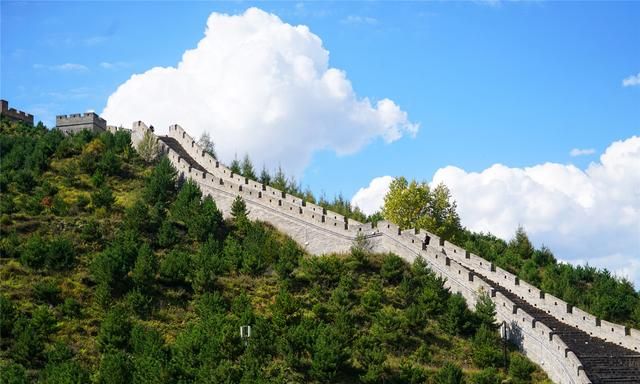 山西雁门关，被称为中华第一关，这里的长城全长8848米