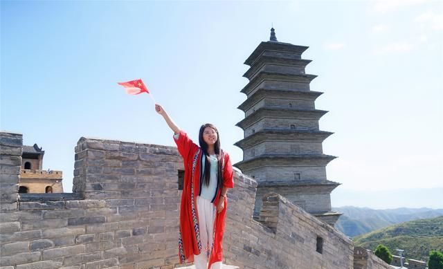 山西雁门关，被称为中华第一关，这里的长城全长8848米