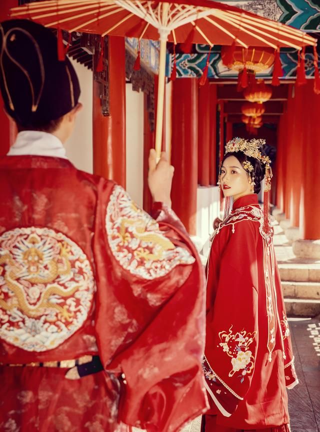 华流才是顶流，中式国风婚纱照是永不过时的潮流