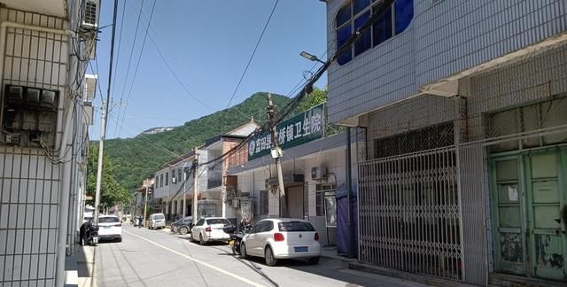 距西安1小时，这座秦岭小镇比想象中美，名山环绕，还有溶洞