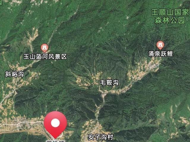 距西安1小时，这座秦岭小镇比想象中美，名山环绕，还有溶洞