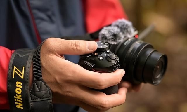 超轻量化尼康Z30相机值得买吗