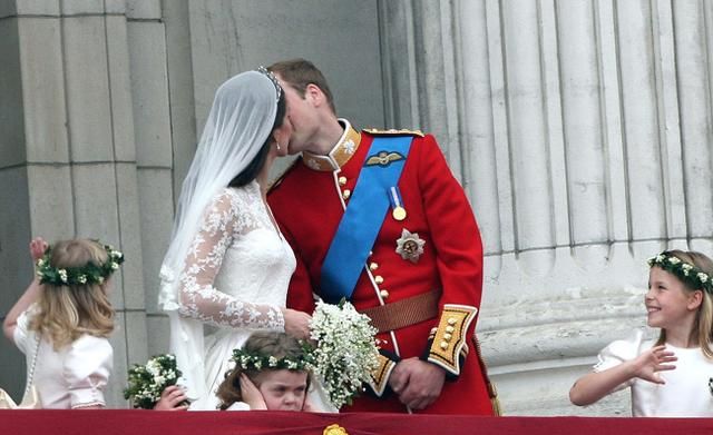17对名人夫妻的“超浪漫结婚照”，戴安娜王妃的表情说明一切