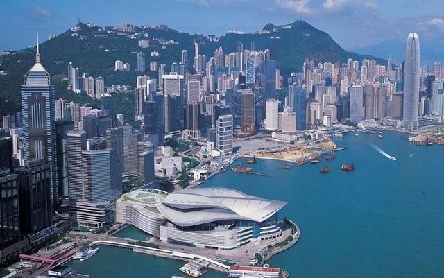 房价太高！香港土地面积远超过新加坡！“纳米楼”却成世界之冠