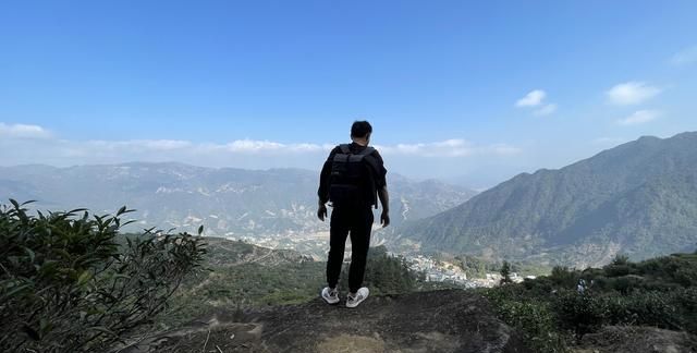 爬潮汕最高峰凤凰山，去喝一壶凤凰单丛茶