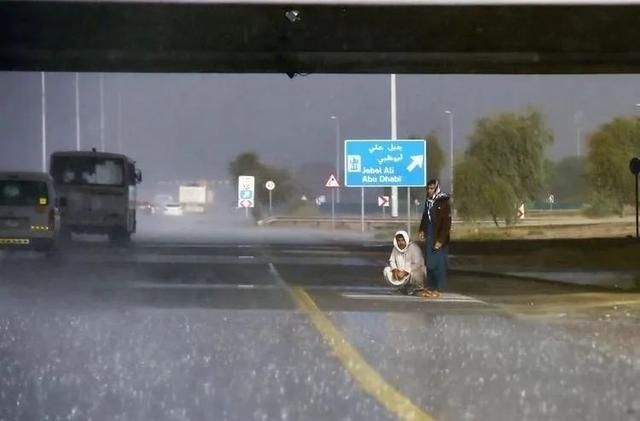 2023年的第一场雨，再一次让迪拜沦陷……