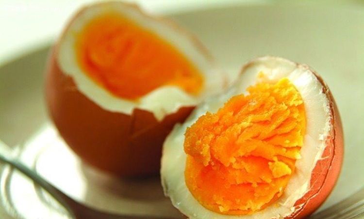 咸鸡蛋的腌制方法,咸鸡蛋的腌制方法家常图1