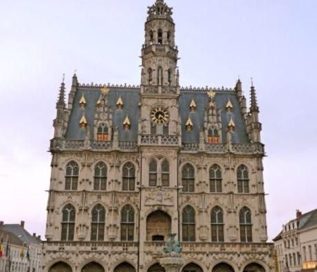 上十大著名的哥特式建筑,安特卫普大教堂，也称为圣母大教堂，是位于比利时安特卫普的罗马天主教大教堂