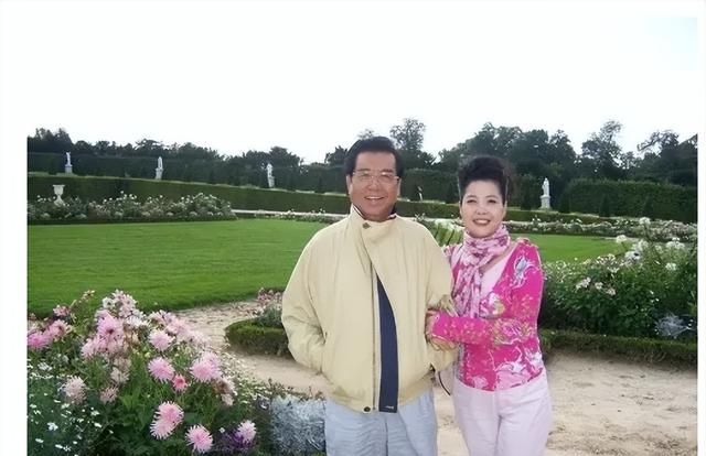 李双江长子李贺：弟弟李天一入狱后，他不计前嫌照顾父亲和继母