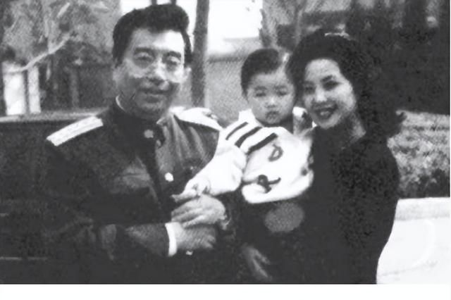 李双江长子李贺：弟弟李天一入狱后，他不计前嫌照顾父亲和继母