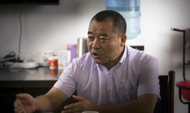 村干部换届：“几个人连任坐庄罢了”，为何会产生这种乱象？