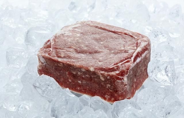 冰箱里的肉冻多久就不能吃了？有哪些危害？央视进行过一次实验