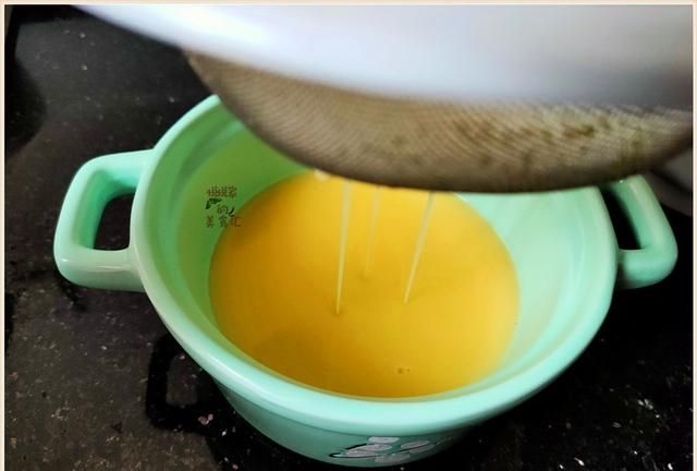 鸡蛋别总水煮了，给孩子换换口味，简单一蒸又鲜又嫩，比果冻好吃