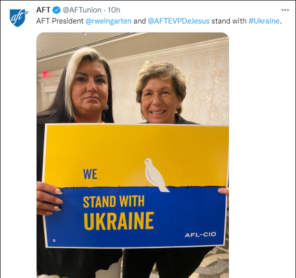 美国教师工会推特晒图声援乌克兰，乌国旗配色却上下颠倒了
