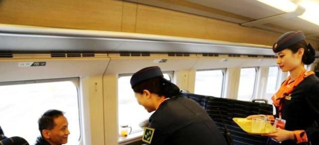 坐高铁时的3种“隐藏福利”，需要旅客主动提出，很多人不知道