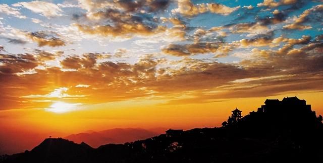泰山的海拔是多少千米，有哪些奇观不可错过，如何制定旅游攻略