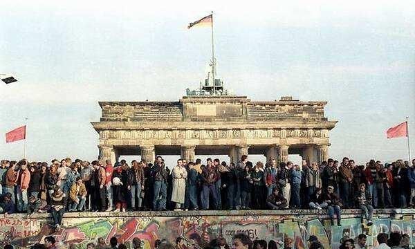 德国统一后为什么首都在东德,德国东德和西德统一图4