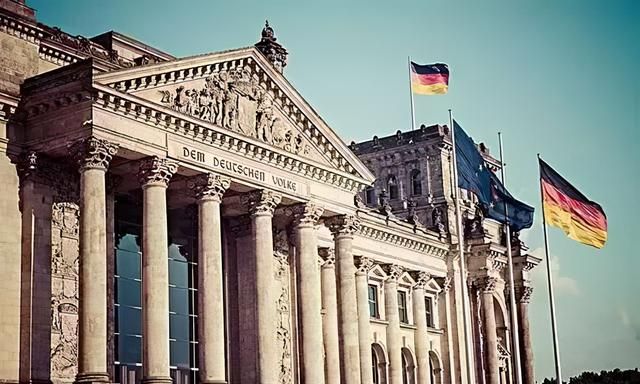 德国统一后为什么首都在东德,德国东德和西德统一图20