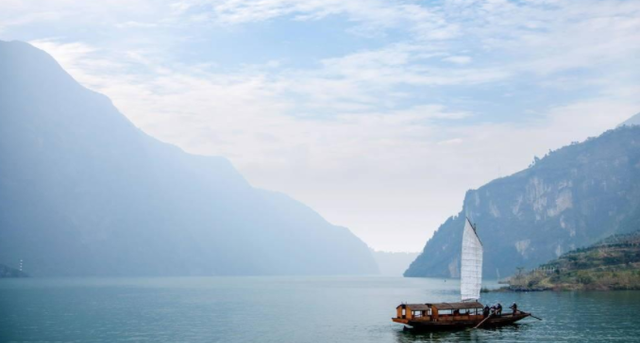 2023年游长江三峡最短需要几天时间，每人的船票价格是多少钱?