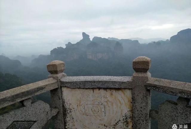 中国红石公园岭南第一奇山--丹霞山