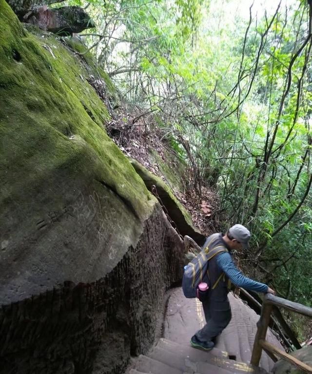 中国红石公园岭南第一奇山--丹霞山