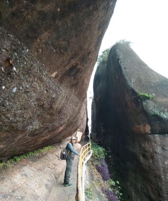 中国红石公园岭南第一奇山--丹霞山