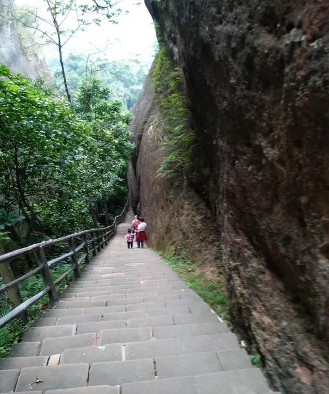 中国红石公园岭南第一奇山--丹霞山