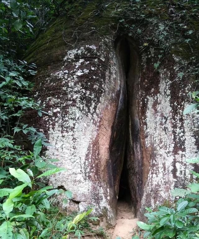 中国红石公园岭南第一奇山--丹霞山