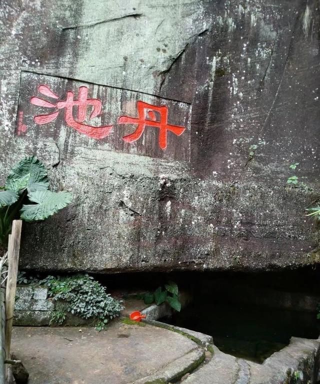 中国红石公园岭南第一奇山--丹霞山