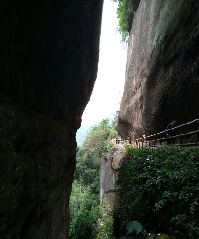 中国红石公园岭南第一奇山--丹霞山