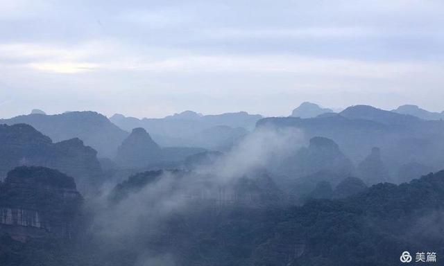 中国红石公园岭南第一奇山--丹霞山