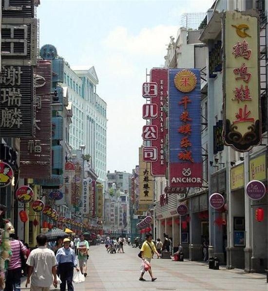 中国十大最著名的步行街，厦门中山路步行街是目前全国唯一一条直通大海的商业步行街
