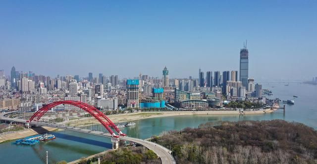 【经济观察】在武汉现在买房和10年前相比：是更容易还是更难？
