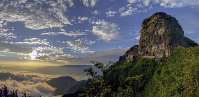 春日登高，遵义必去山峰，每一寸春色都美到极致