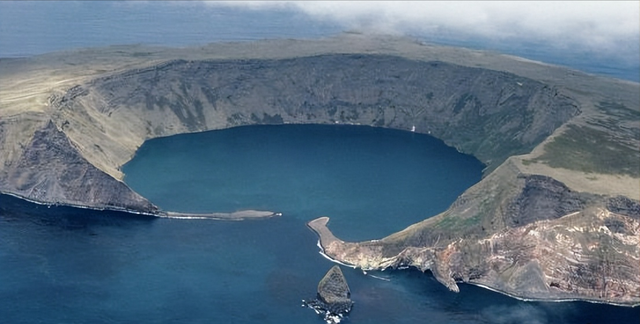 全球最孤独的岛屿，方圆3,800公里渺无人烟，岛上只有100个居民