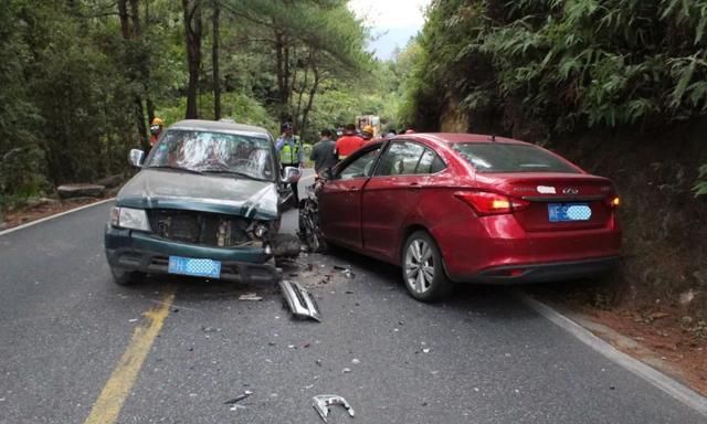 盘山公路切忌压线行驶，这些安全驾驶细节要注意