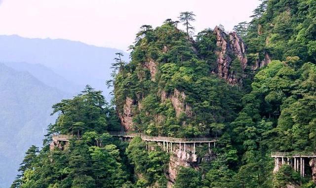 江西最美的六座名山，每一座都是五A景区，看完油菜花可以去登山