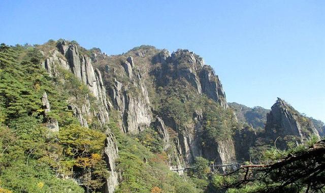 江西最美的六座名山，每一座都是五A景区，看完油菜花可以去登山