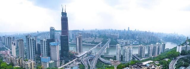 成都 vs 重庆：哪个城市的发展模式更可持续？