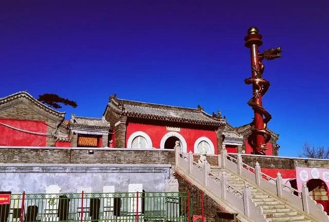 北京门头沟，京郊古寺金顶妙峰山，古刹，奇松而闻名