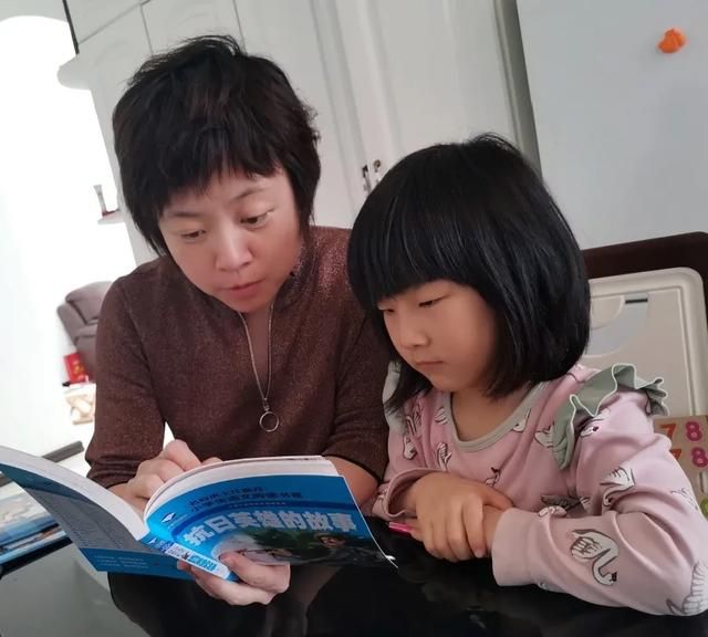 颂百年风华 传红色基因 | 哈尔滨铁路运输检察院举办家庭亲子阅读主题活动