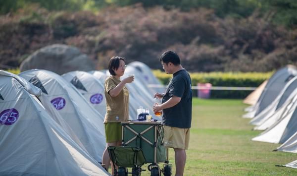 这个国庆假期，东方绿舟的露营帐篷连成片，玩耍项目真的多……