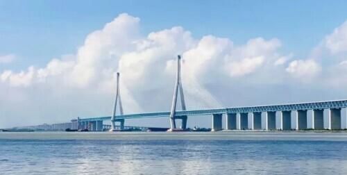 “一桥飞架南北，天堑变通途”——从不断架起的长江大桥看“中国桥”建设发展成就