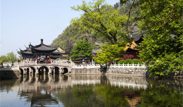 镇江十大著名旅游景点，宝华山是一座闻名遐迩的佛教圣地