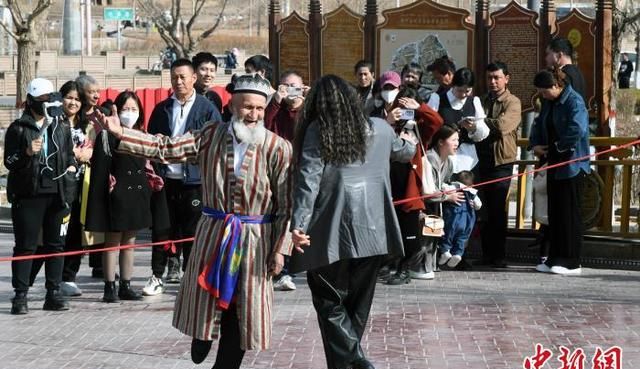 新疆喀什旅游奏响“春之曲”
