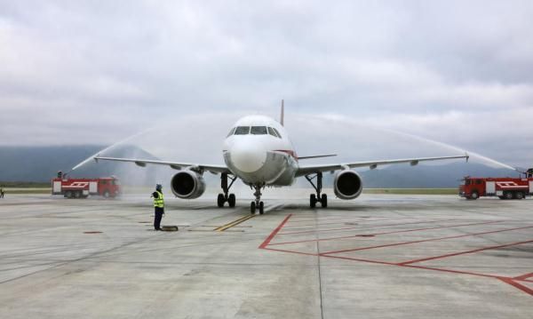 四川松潘：九黄机场首驻始发航班 推动民族地区旅游业回暖