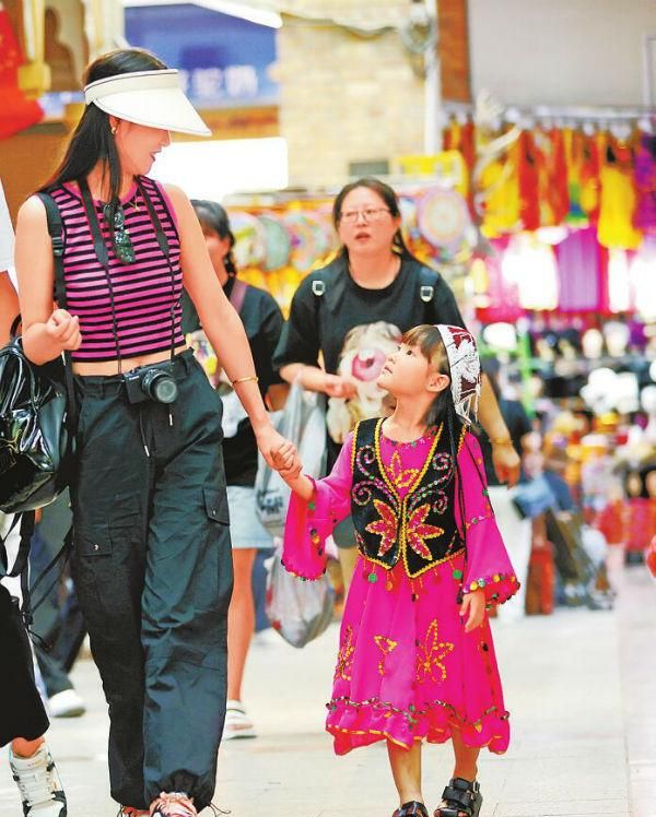 六大旅游营销中心发力组团 国内多地游客在乌鲁木齐欢度古尔邦节