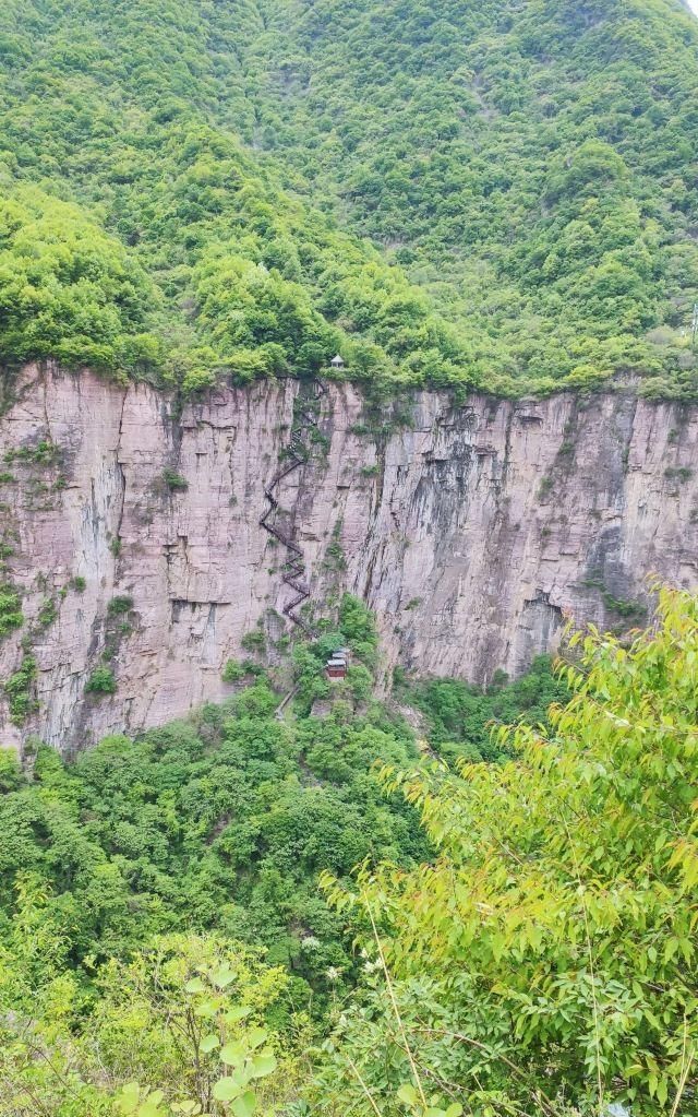 太行山最美的一段留给了南太行，南太行之美，汇集在八里沟